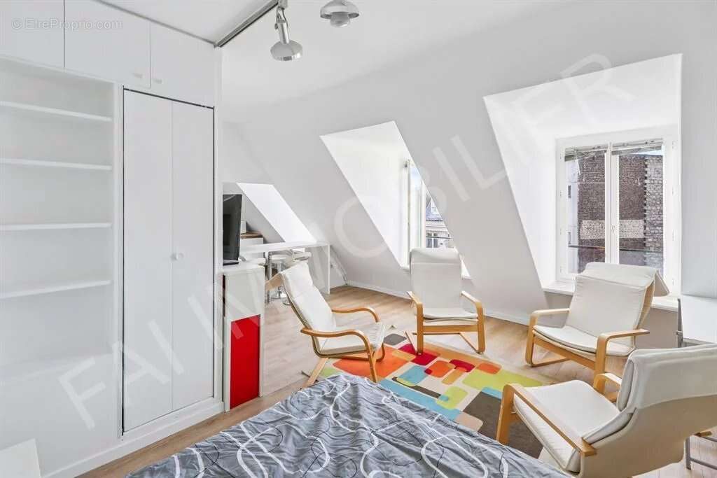 Appartement à PARIS-8E