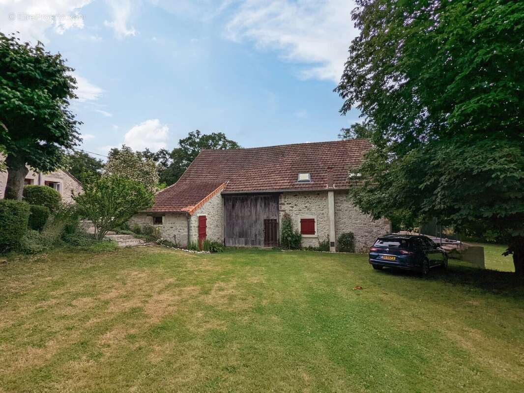 Maison à VICQ-EXEMPLET