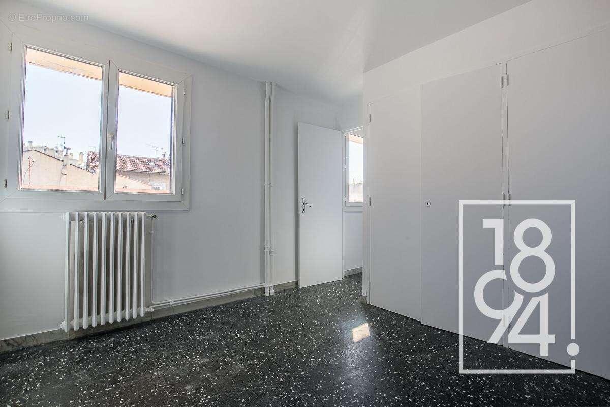 Appartement à MARSEILLE-4E