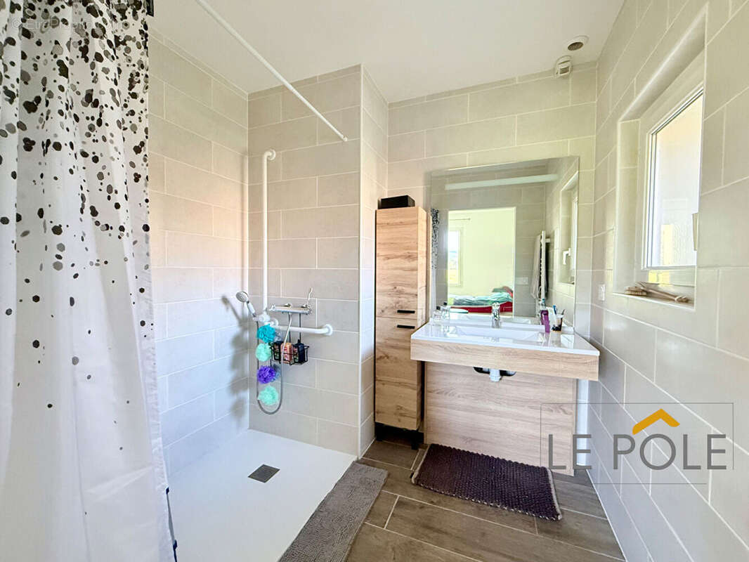 Maison à LA GARDE-ADHEMAR