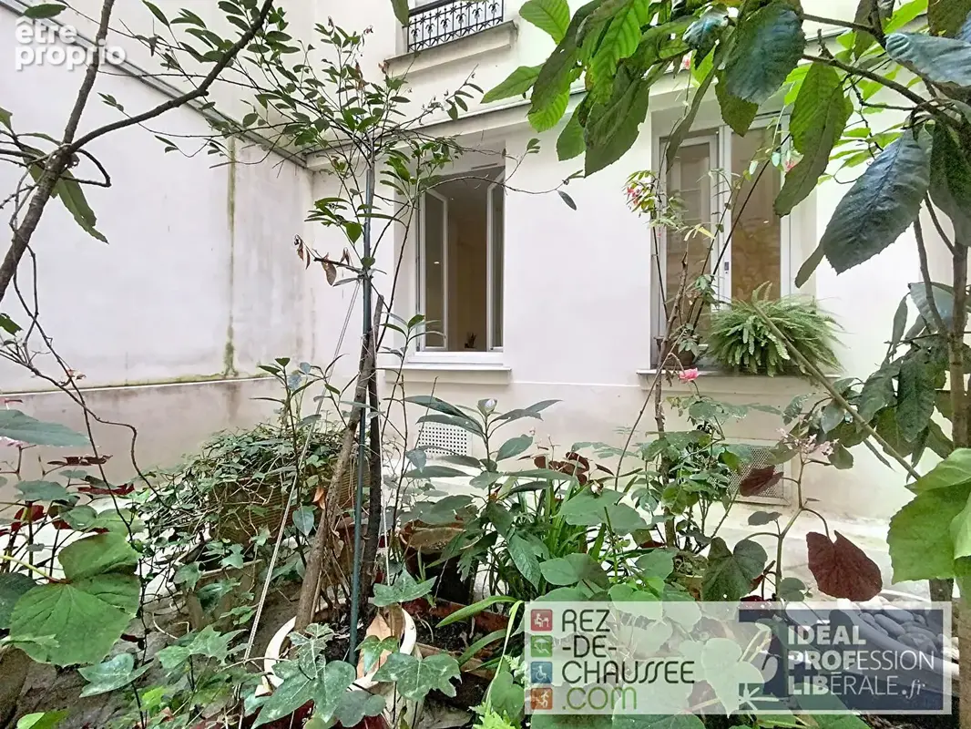 Rez-de-chaussee sur passage privé. - photo 7
