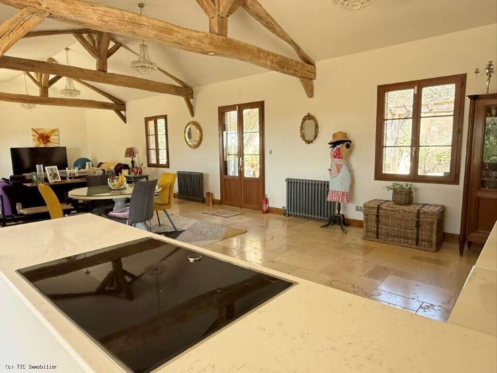 Maison à CHARROUX