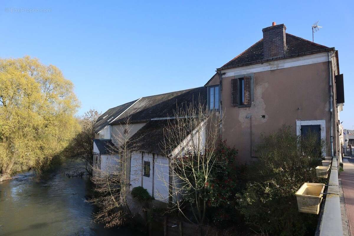 Appartement 327 m² à Cepoy  - photo 3