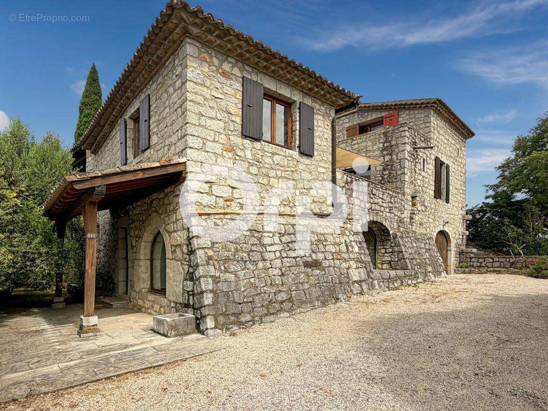 Maison à RUOMS