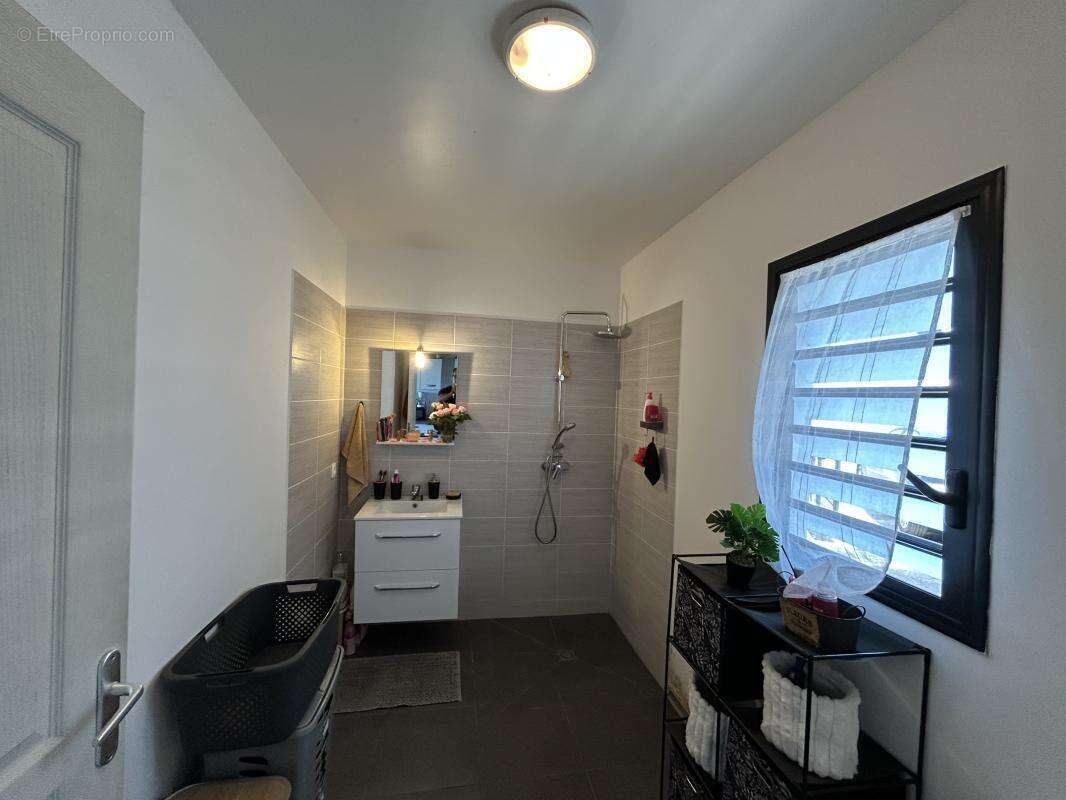 Appartement à LES AVIRONS