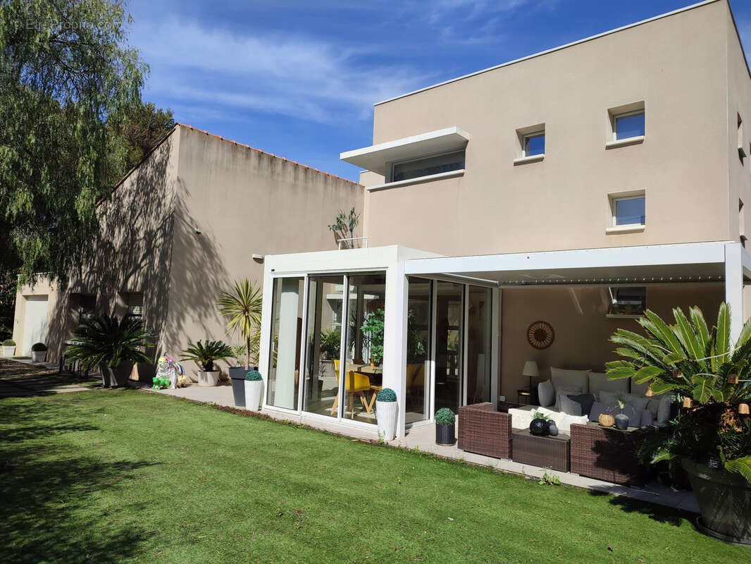 Maison T6 avec 1200 m2 de jardin - photo 2