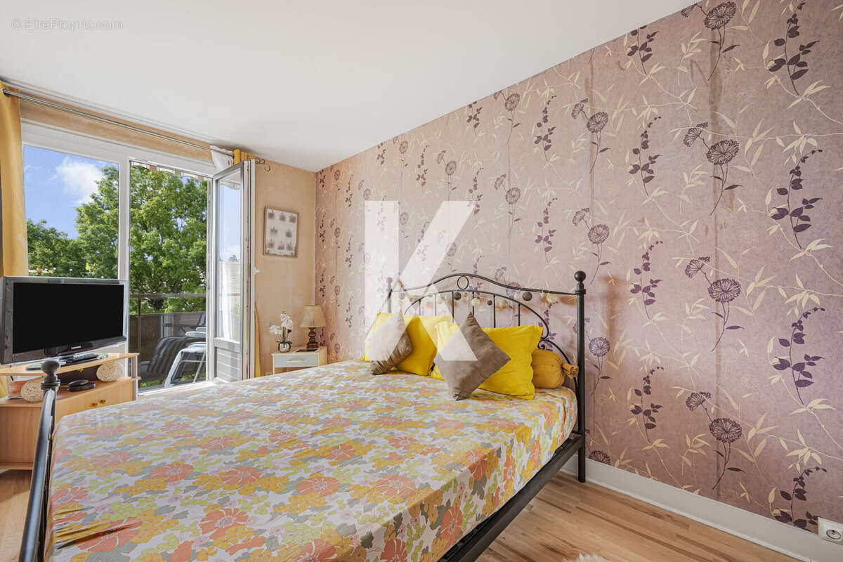 Chambre 1 sur balcon - Appartement à L'ISLE-ADAM