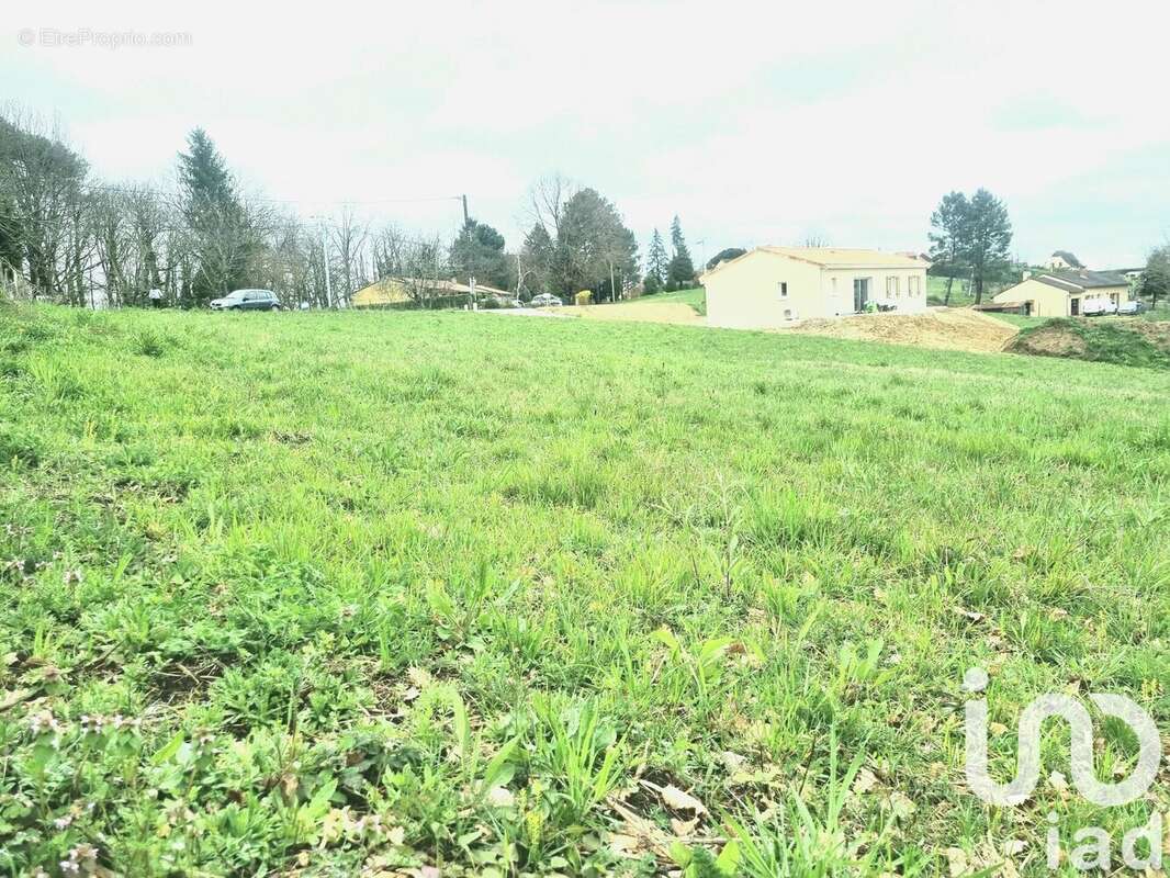 Photo 4 - Terrain à MARCILLAC-SAINT-QUENTIN
