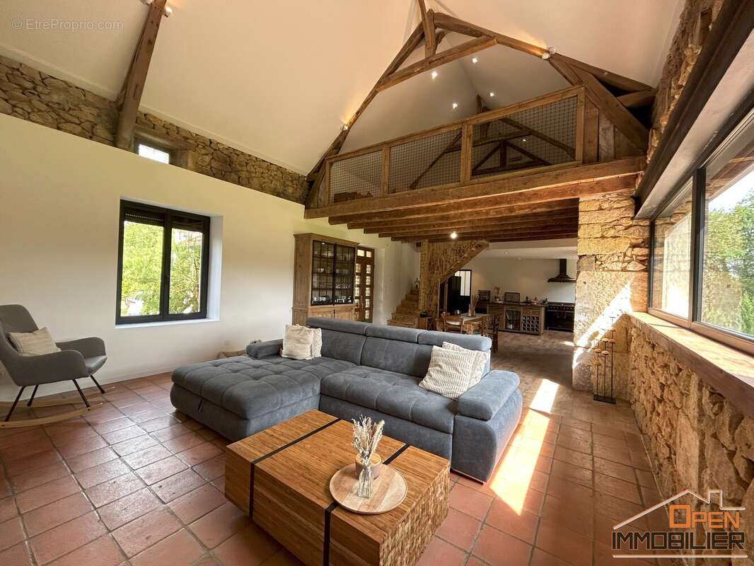 Maison 161 m² à Milhac  - photo 333