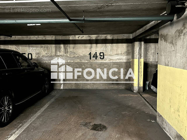 Parking à PARIS-10E