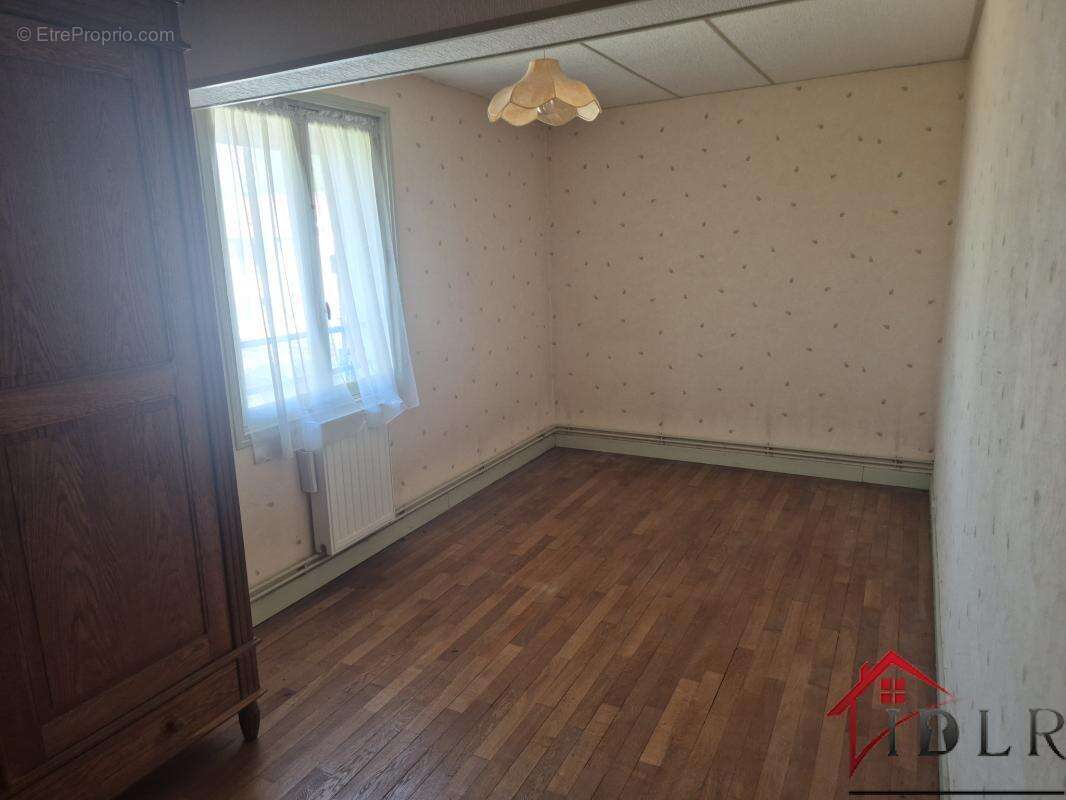 Maison familiale à rénover avec dépendances et jardin - photo 9