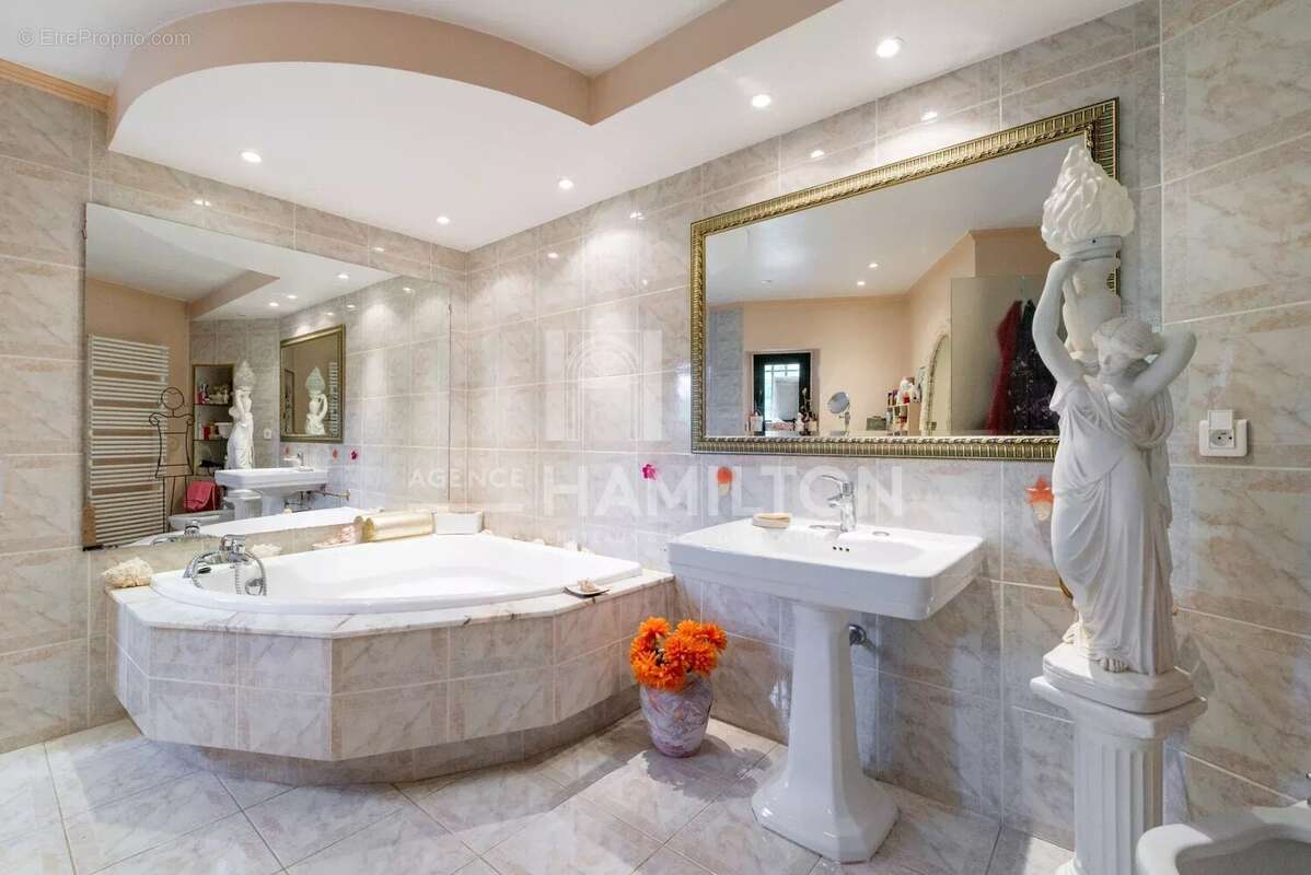 Maison à ROQUEFORT-LES-PINS