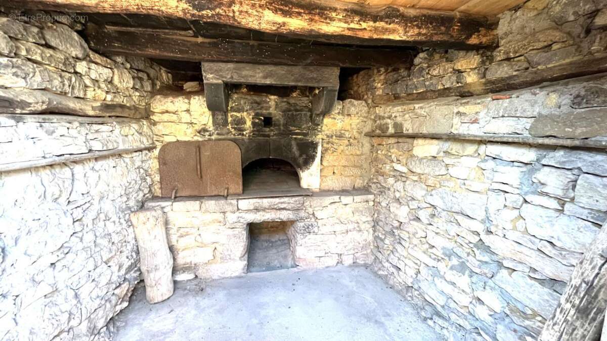 Ancien corps de ferme en pierre à rénover -  Fort potentiel au coeur du Jura - photo 9