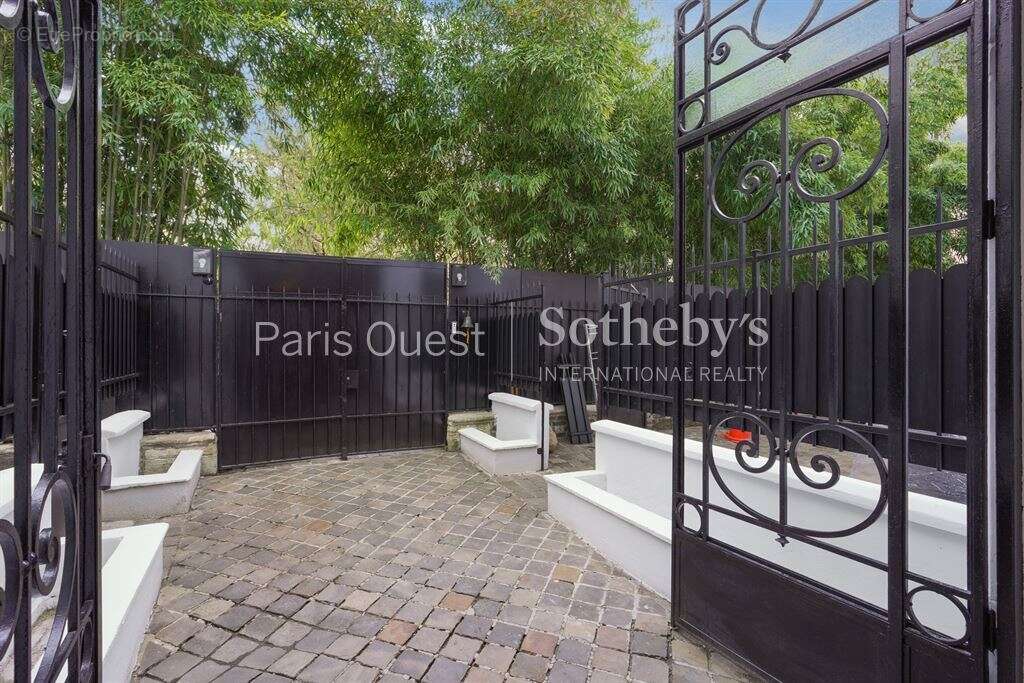 Appartement à NEUILLY-SUR-SEINE