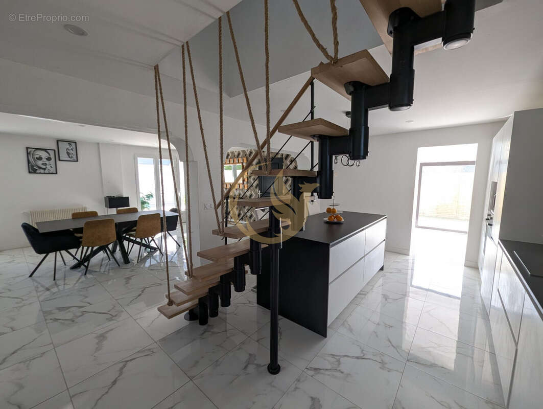 Maison à LAROIN
