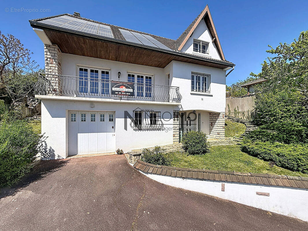 Maison à NEUFCHATEAU