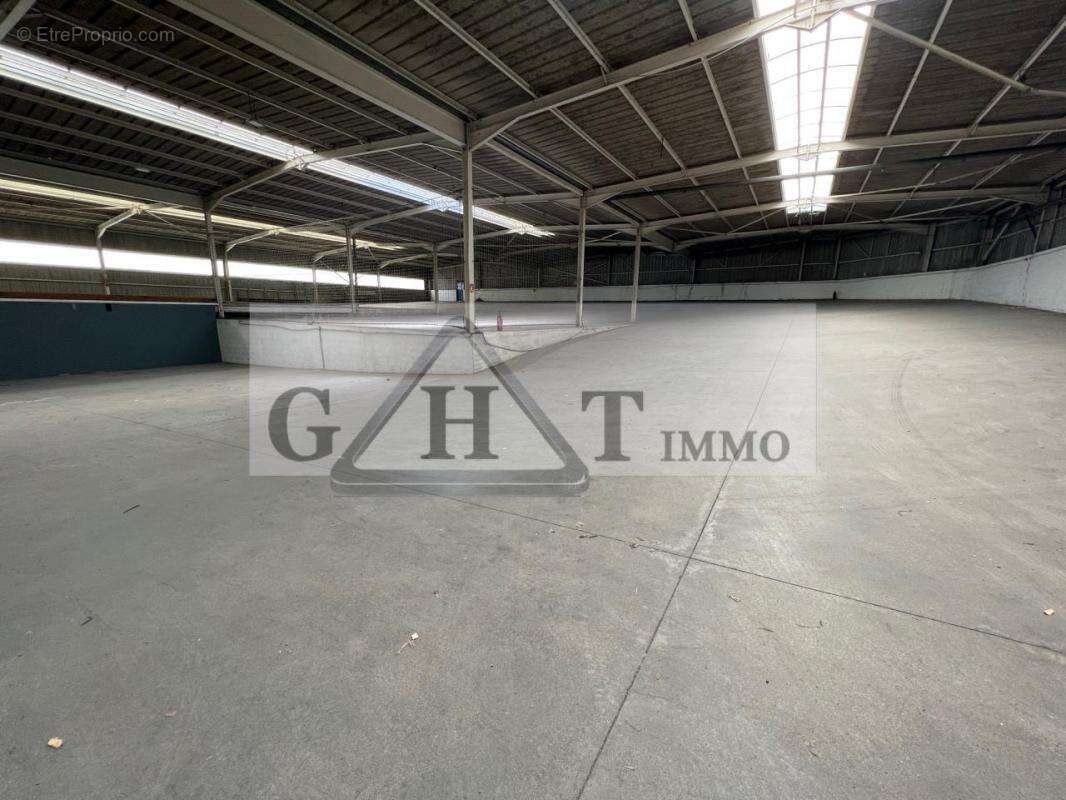 Commerce à LA VILLE-DU-BOIS