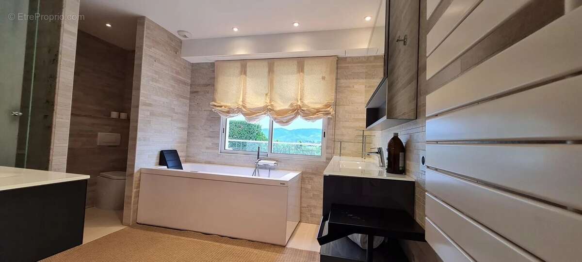 Maison à MOUGINS