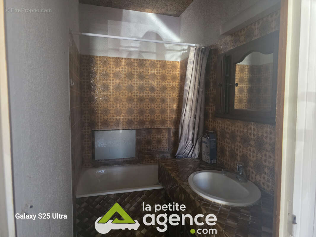DUN SUR AURON : Maison de plain-pied d'une superficie de 74.6 m2 édifiée sur 262 m2 de terrain environ. - photo 6