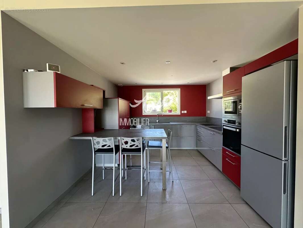 Maison à MONTELEGER