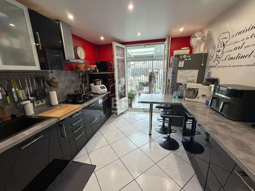 Maison à SAINT-CLAIR-DE-LA-TOUR