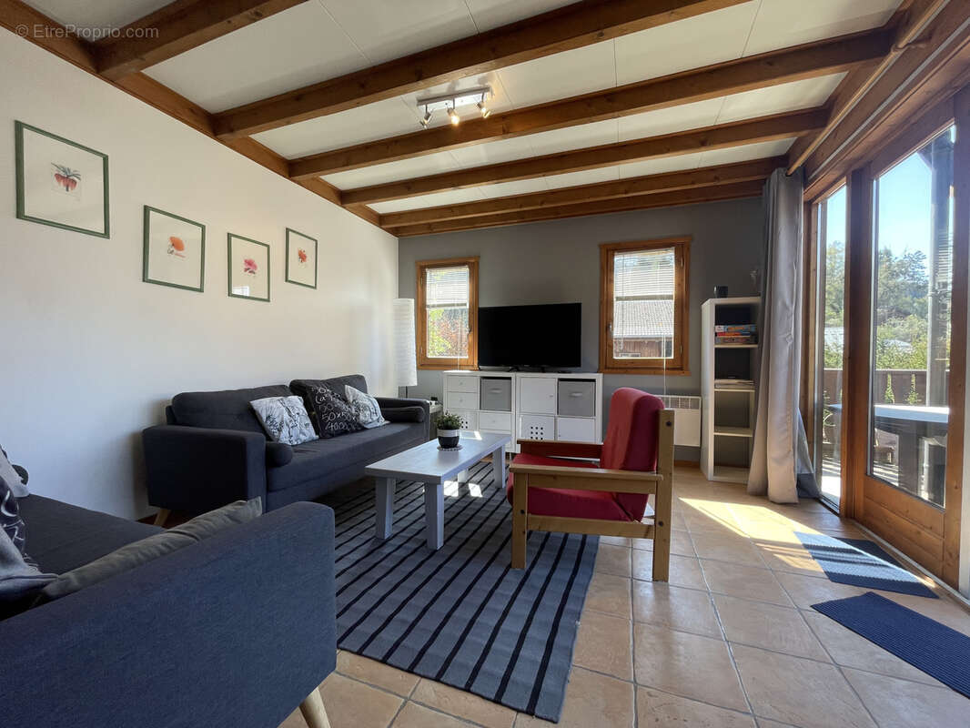 Appartement à MORILLON