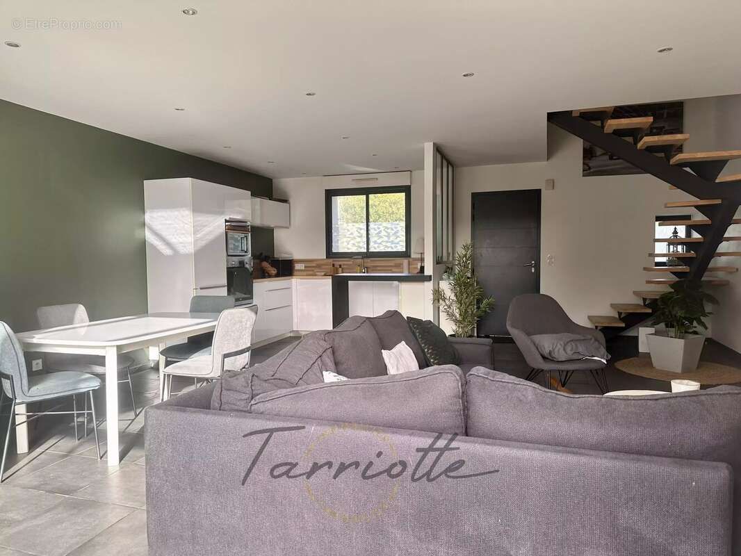 Maison à MALATAVERNE