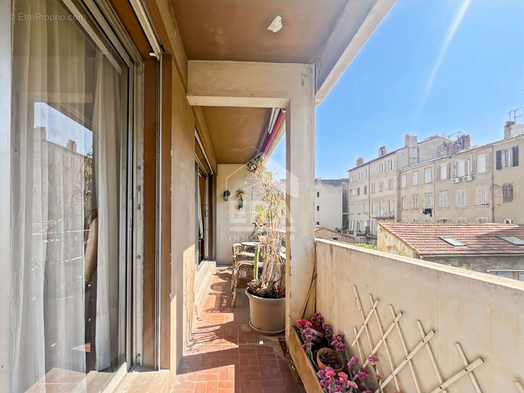 Appartement à MARSEILLE-4E