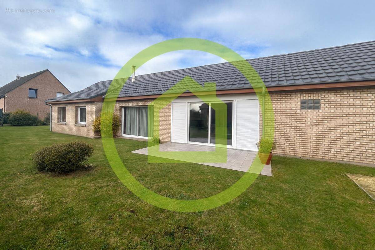 Maison à LA CHAPELLE-D'ARMENTIERES