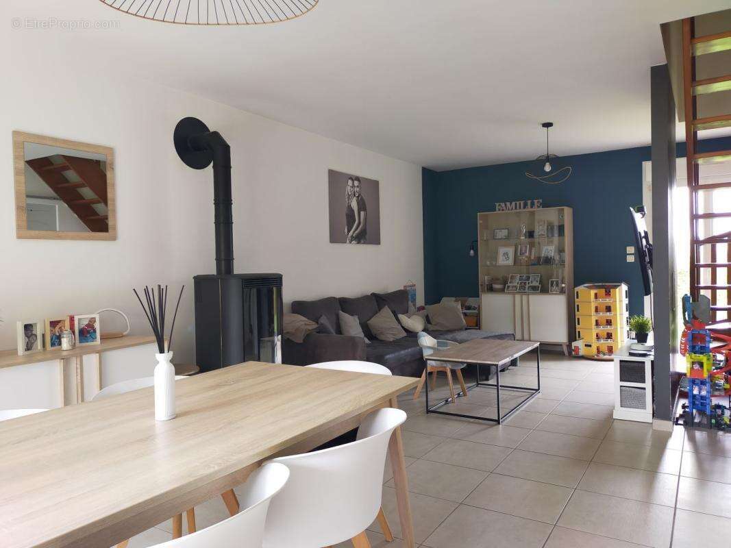 Maison à VILLAINES-LA-JUHEL