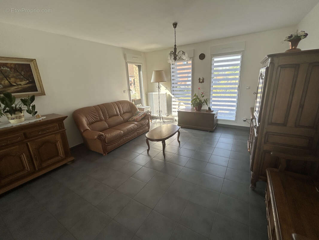Plain-pied individuel achevé en 2014 développant 110,85m2 et bâti sur 956m2 de parcelle ! - photo 5