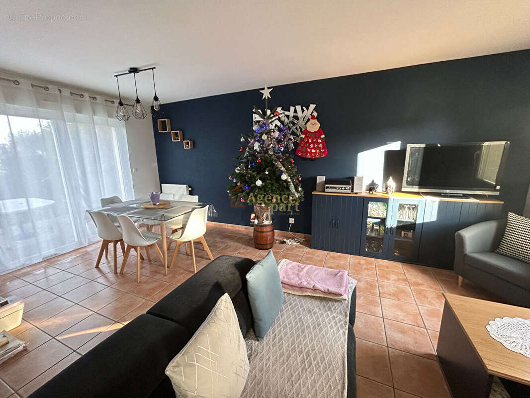 Maison à BELLENGREVILLE