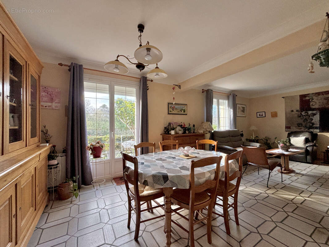 Maison à COLOMBIERS-SUR-SEULLES