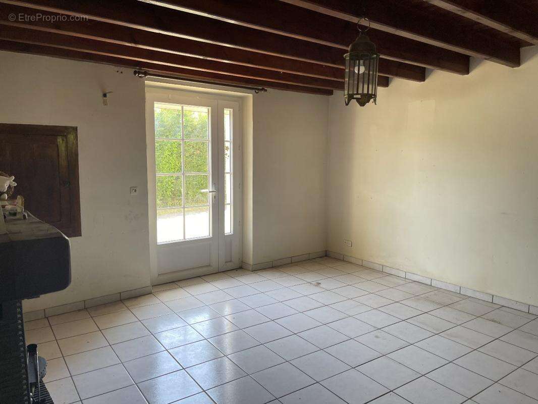 Maison à CLUSSAIS-LA-POMMERAIE