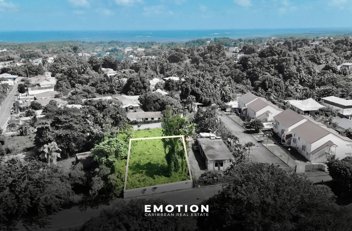 Terrain à PETIT-BOURG