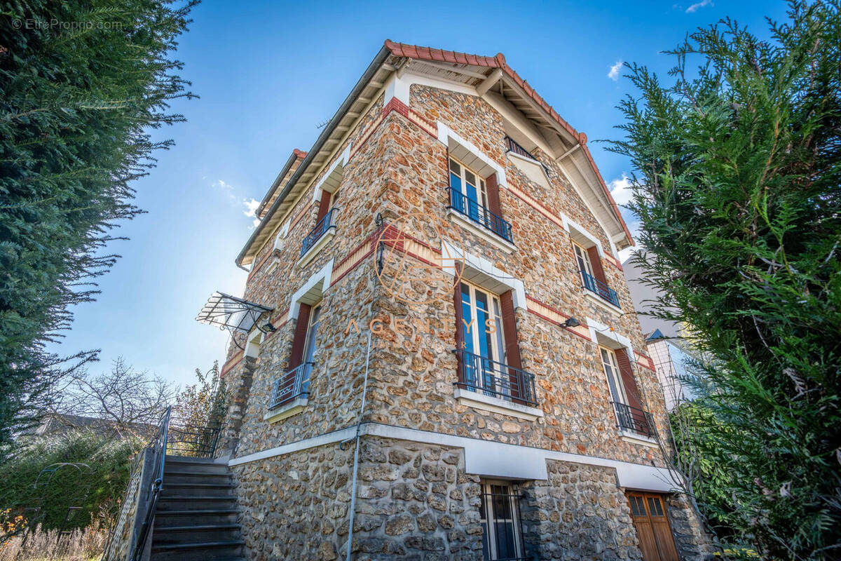 Maison à LE PERREUX-SUR-MARNE