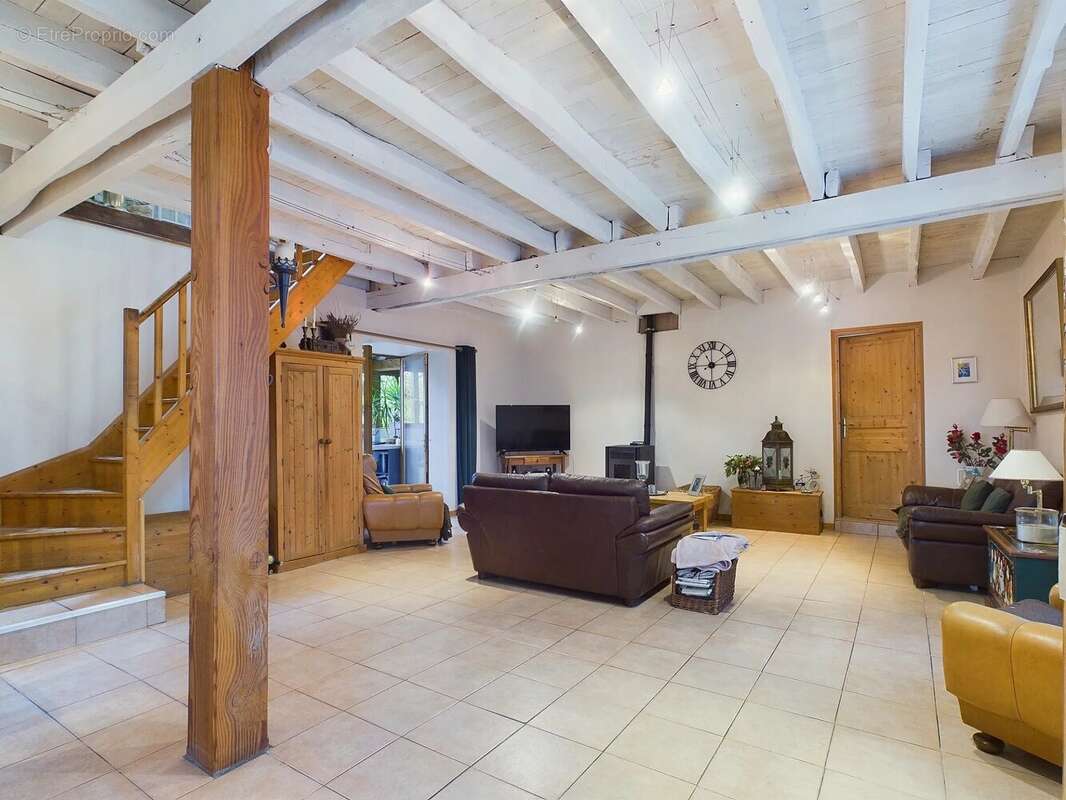 Maison à NADAILLAC-DE-ROUGE