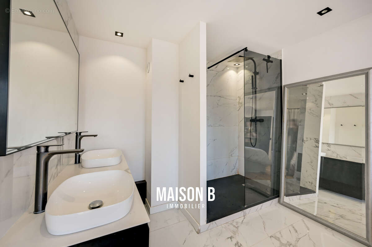 Appartement à MARSEILLE-8E