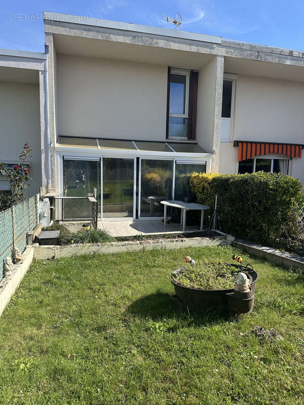 Maison à VAUX-LE-PENIL