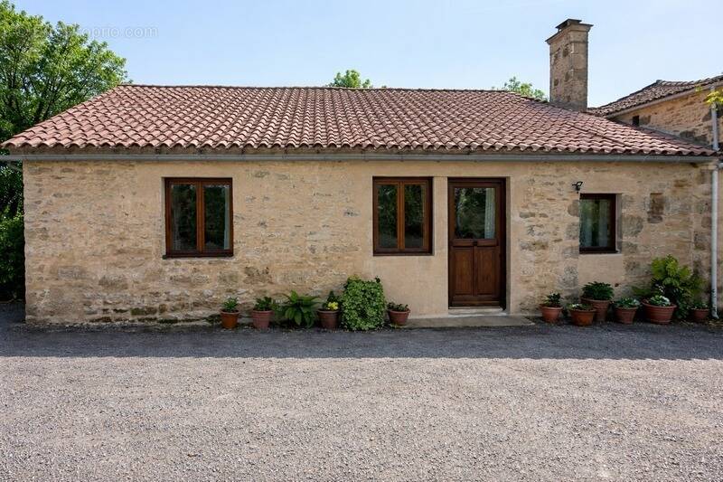 Maison à SAINT-HILAIRE-DES-LOGES