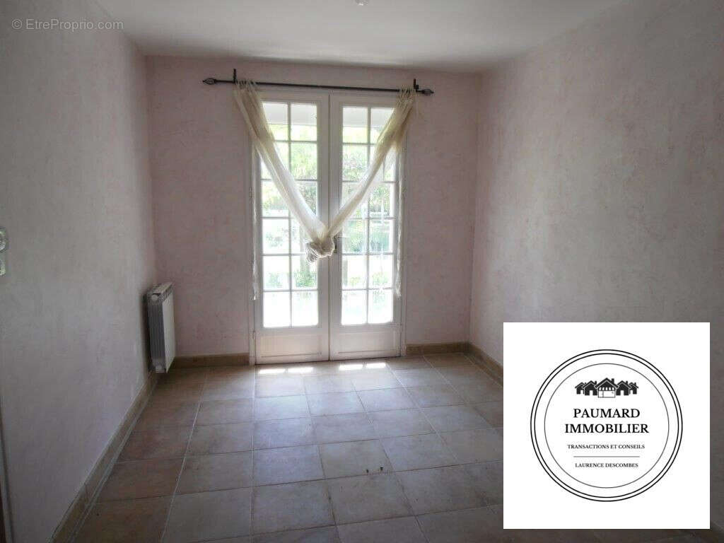 Maison à MONTELIER