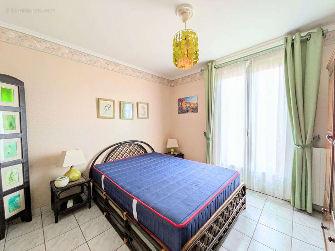 Maison à VIC-SUR-CERE