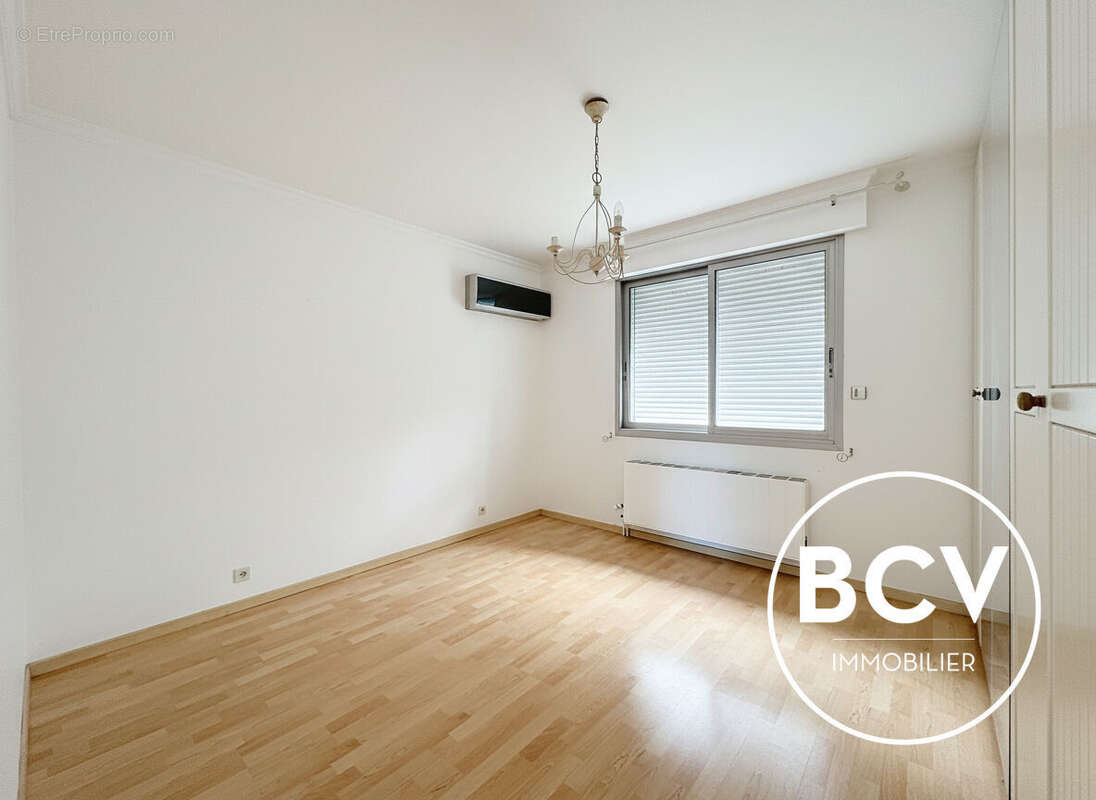 LEVES (28, maison de maçon T7  197M² sous-sol total , piscine et garage double - photo 9
