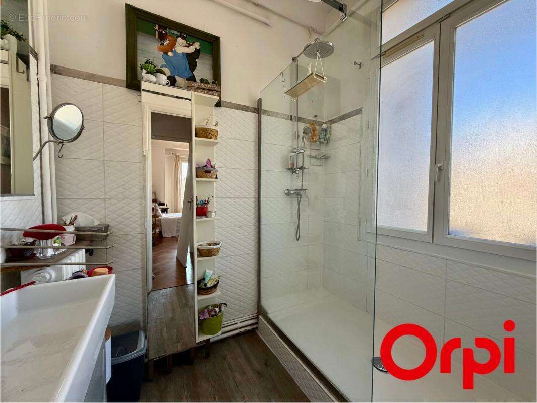 Appartement à MARSEILLE-1E