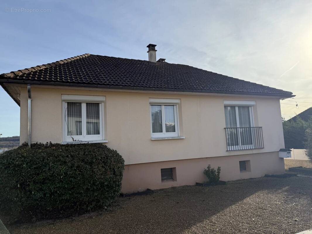 Maison à SAINT-JULIEN-DU-SAULT