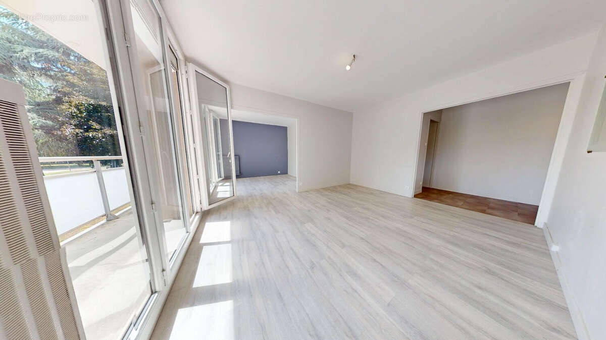 Appartement à SAINT-MARTIN-D'HERES