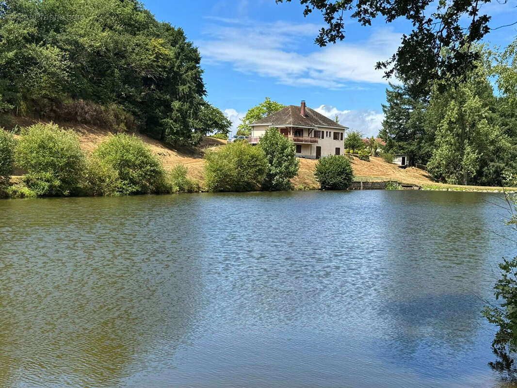 Maison à RILHAC-LASTOURS