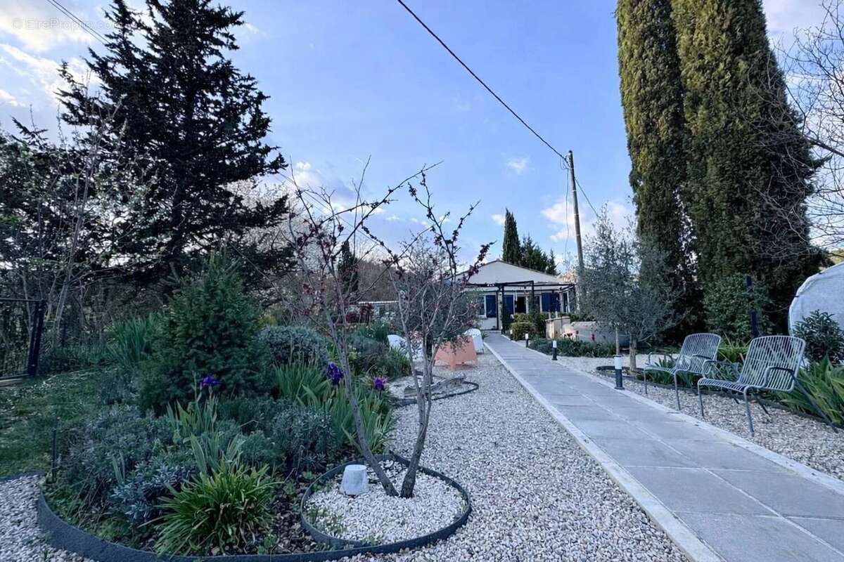 Maison à ENTRECASTEAUX