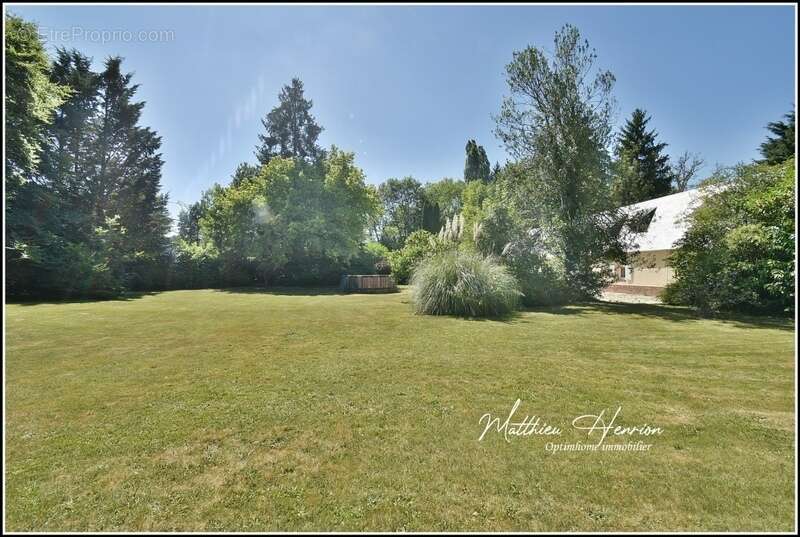 Maison à SYLVAINS-LES-MOULINS