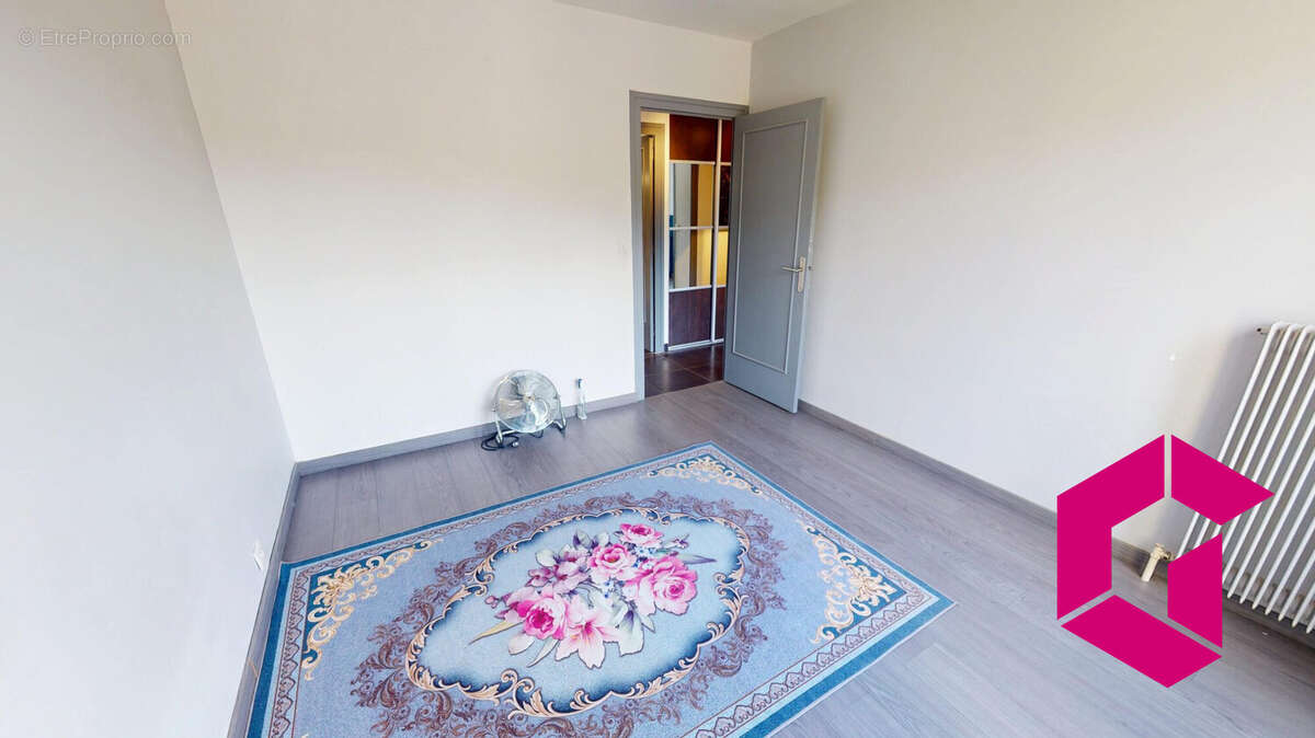 Appartement à LE CHAMBON-FEUGEROLLES